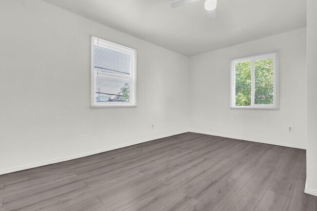 Building Photo - 1166 E 43rd Pl