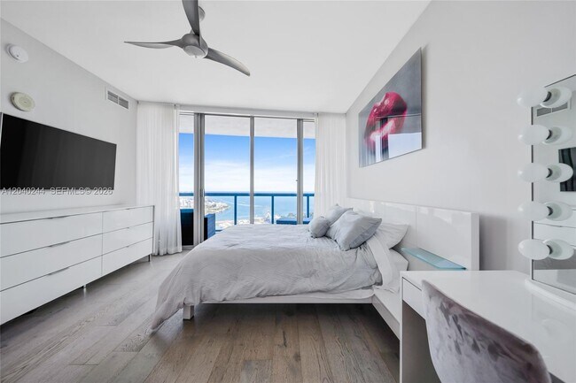 Building Photo - 888 Biscayne Blvd