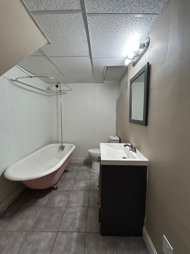 Building Photo - Timeless Charm Meets Modern Comfort – Spacious 3 Bedroom Duplex Near Downtown Omaha