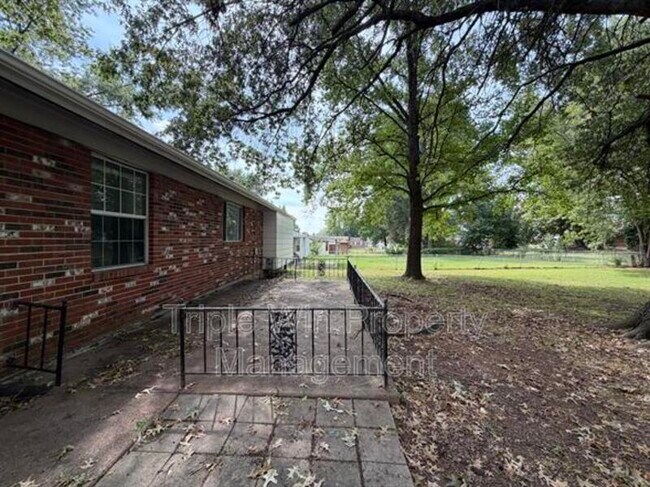 Building Photo - 11841 Del Rosa Way