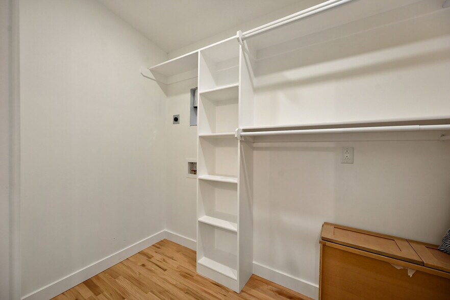 Building Photo - 2331 Belleview Ave