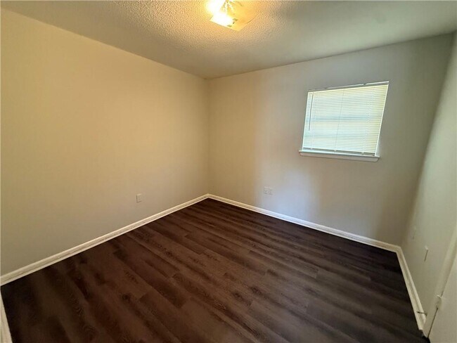 Building Photo - 451 Erie St