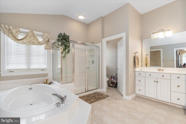 Building Photo - 1710 Stone Ivy Pl