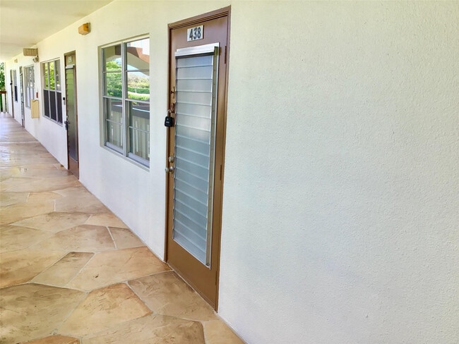 Building Photo - 438 Mansfield K