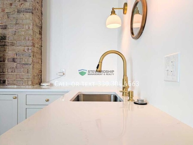 Building Photo - 724 Beall Ave