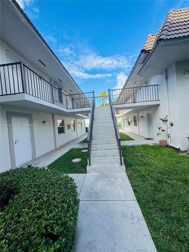 Building Photo - 6961 SW 129th Ave