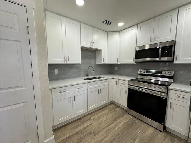 Building Photo - 6013 Fortune Pl