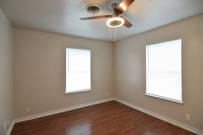 Building Photo - 311 Crockett Dr