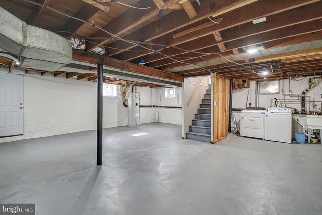 Building Photo - 115 Locust St