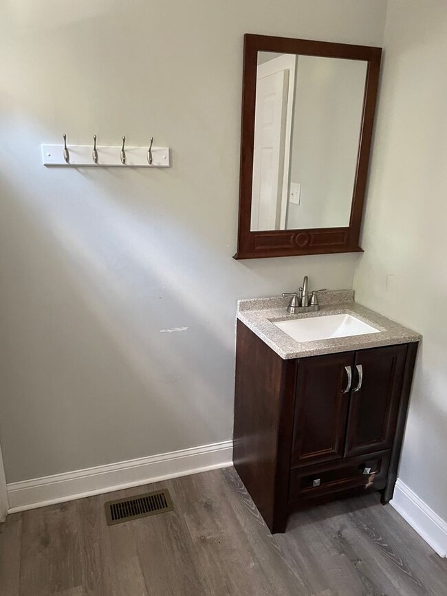 Building Photo - 212 Gay St