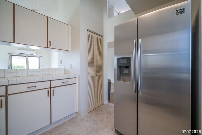 Building Photo - Spacious 3 Bed 2Bath SFM Pets Negotiable- WEST LOCH ESTATES - $3950/month