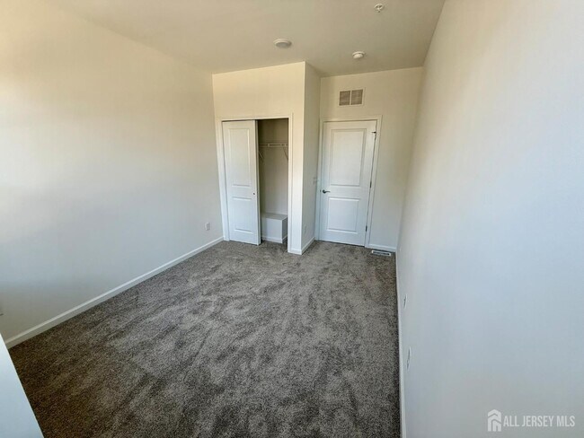 Building Photo - 400 Willow St