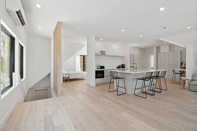 Building Photo - 44 Eagles Ln