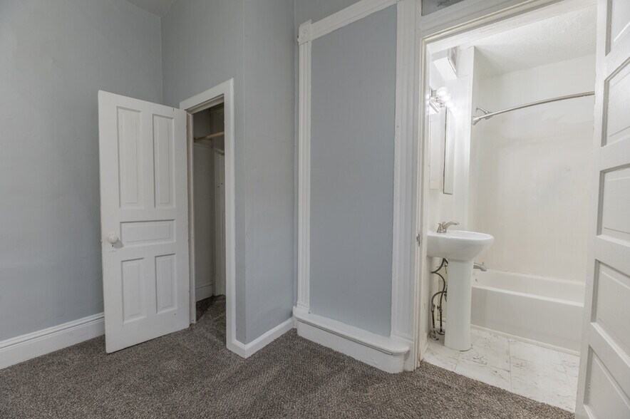 Building Photo - 138 N 38th Ave