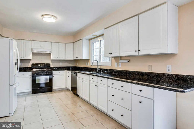 Building Photo - 5705 Flagler Dr