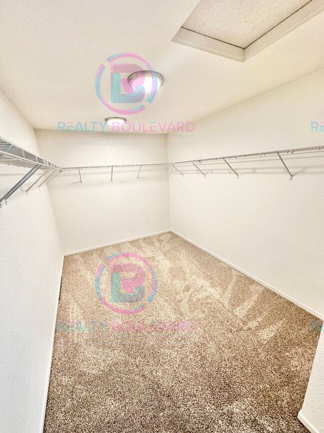 Building Photo - 9685 Canyon Meadows Dr