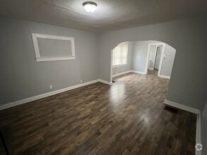 Building Photo - 451 W 28th St