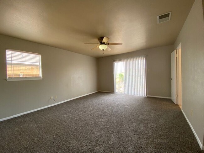 Building Photo - WATERFRONT HOME W/ FENCED YARD