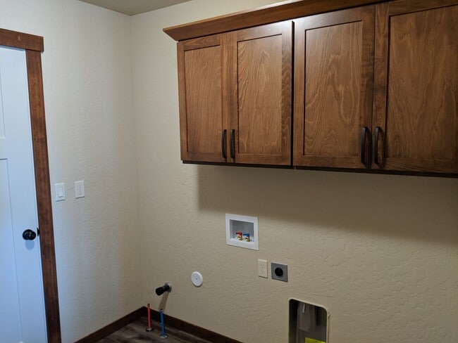 Building Photo - 4 Bed 2 Bath Rancher in Post Falls