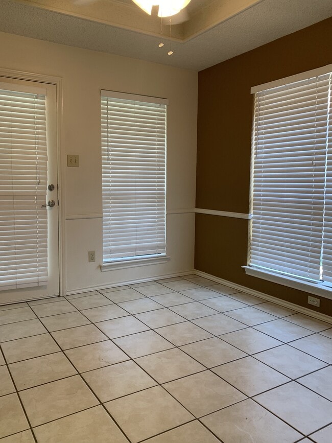 Dining Area - 339 Dogwood Dr
