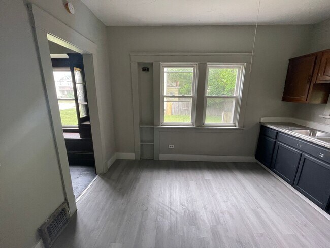 Building Photo - Coming Soon! Section 8 Accepted! Renovatio...