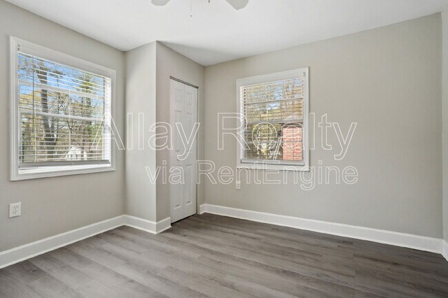 Building Photo - 1770 Rogers Ave SW