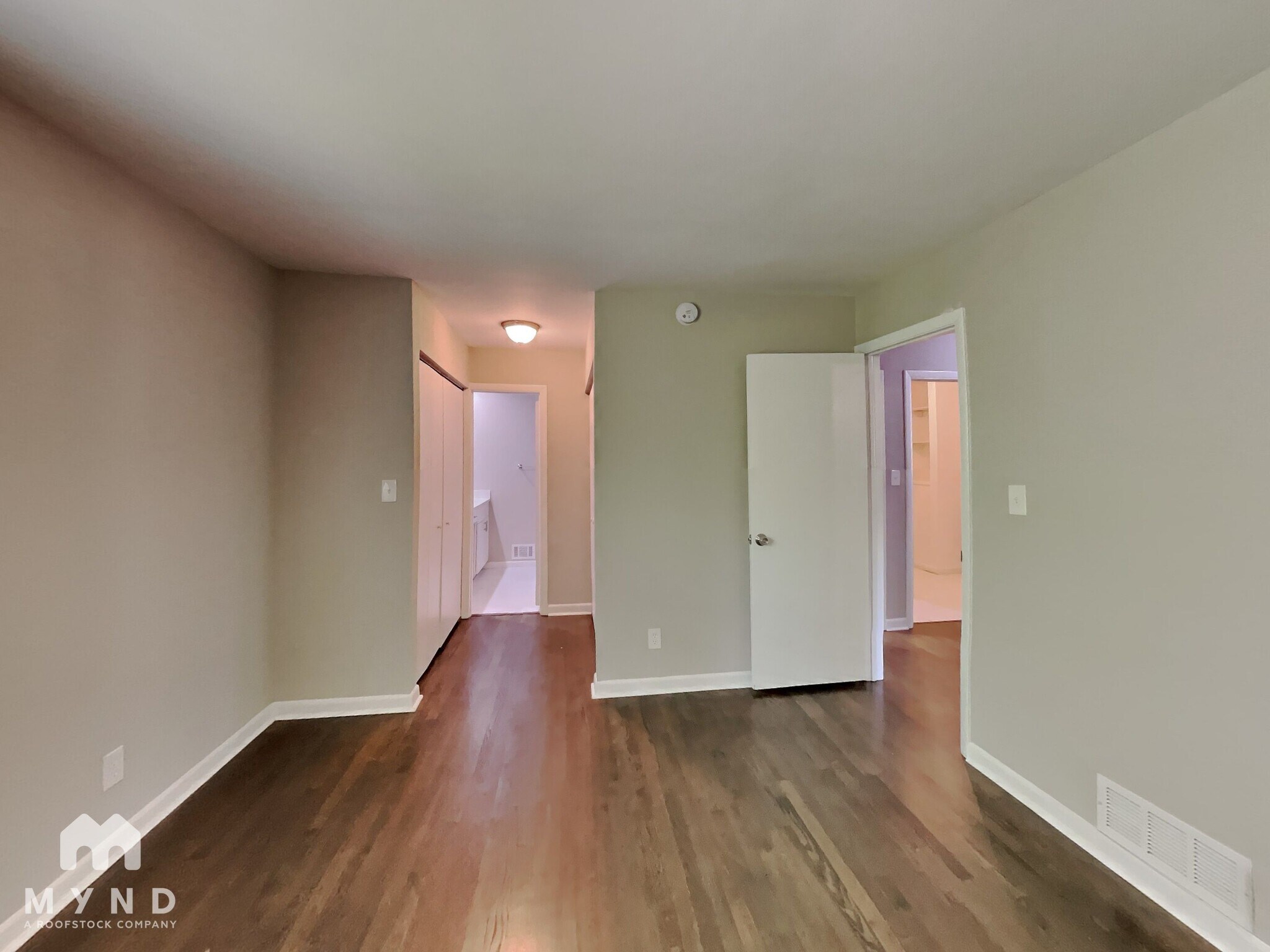 Building Photo - 1322 N Cliff Valley Way NE