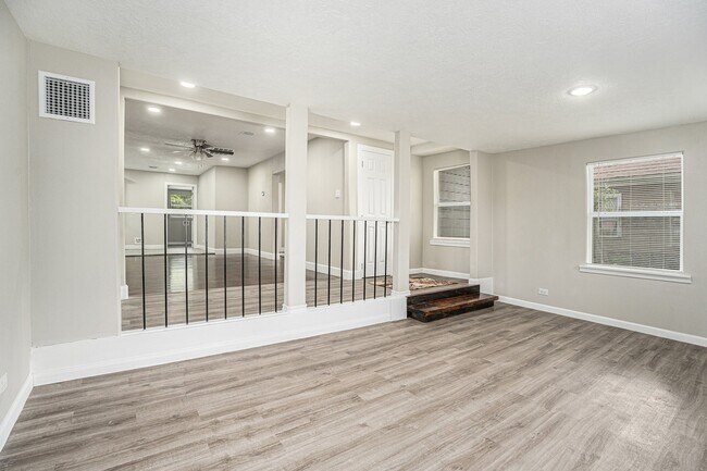 Building Photo - 812 7th Ave N
