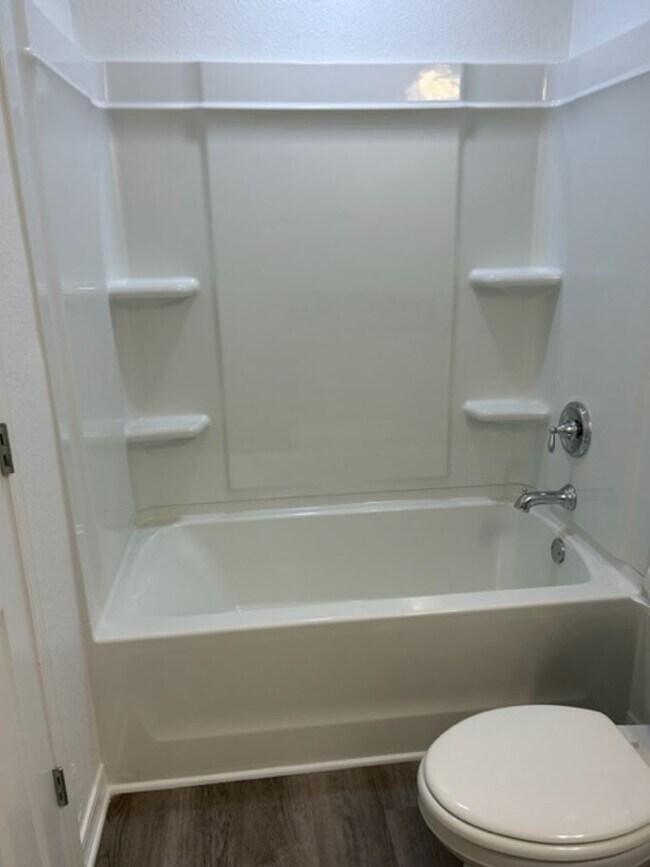 Building Photo - Spacious 4-Bedroom Townhome