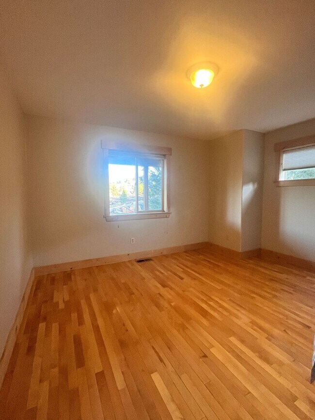 Building Photo - Long Term Lease available near Glenshire- $3800