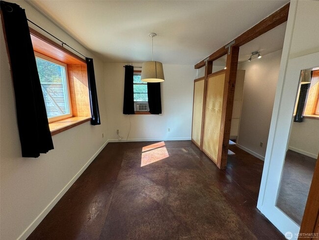 Building Photo - 3Bd/1.75Ba Seattle House