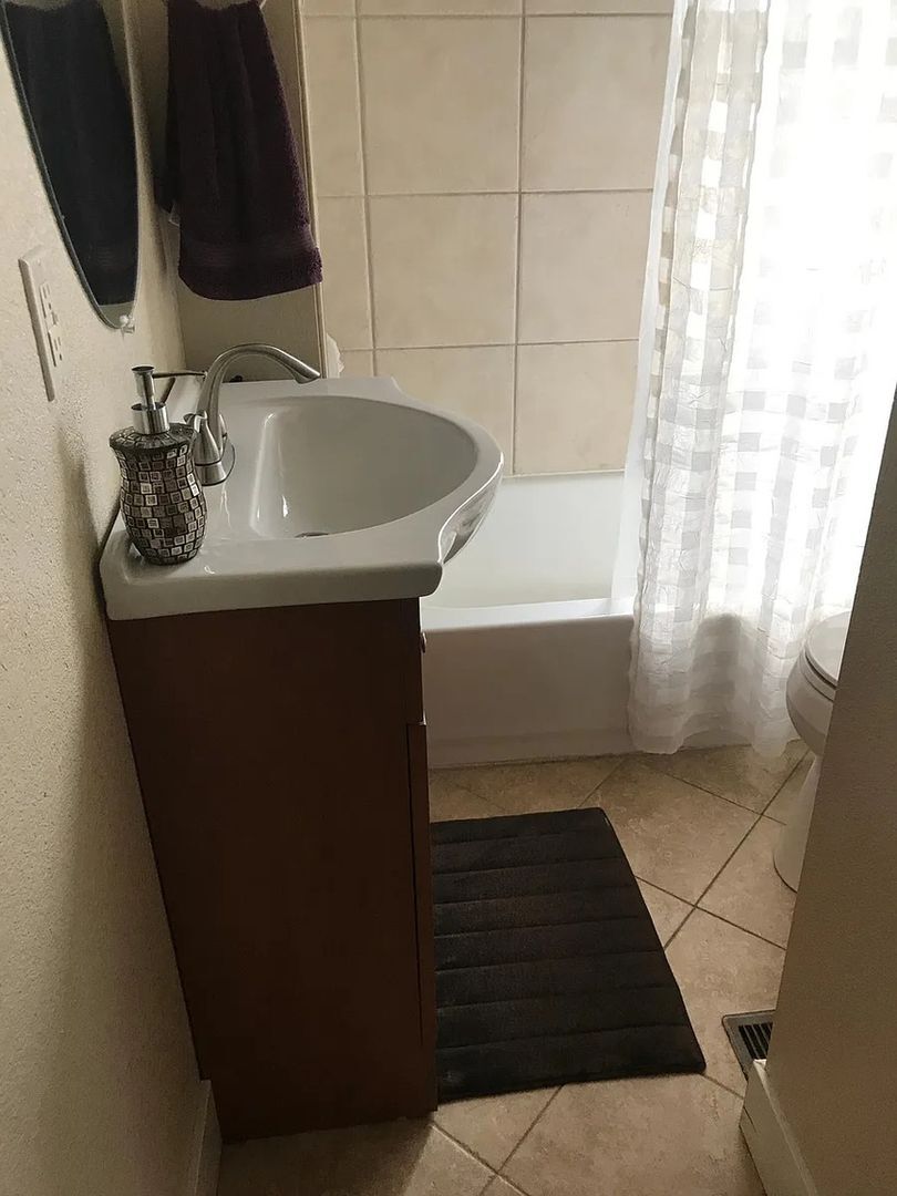 Building Photo - 1301 E 31st Ave