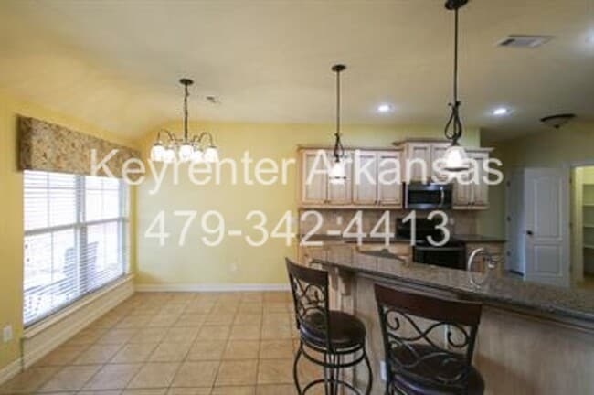 Building Photo - Gorgeous home in Bentonville!