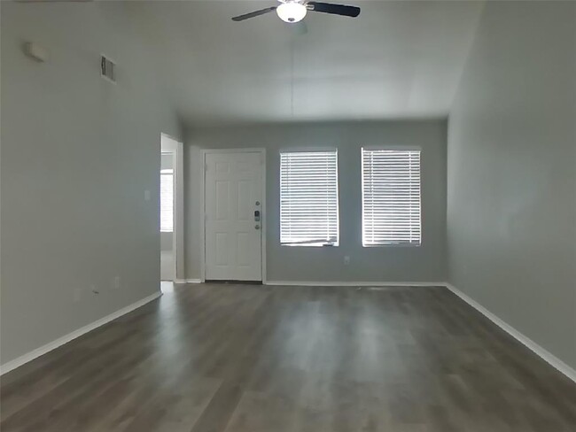 Building Photo - 5514 Rio Ramos St
