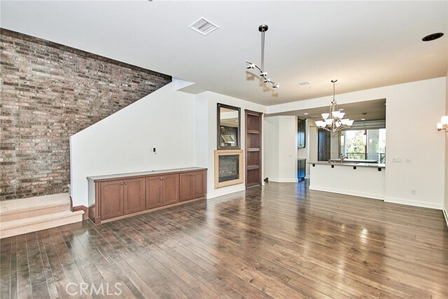 Building Photo - 15 Vantis Dr