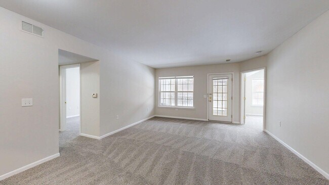 Building Photo - 2740 S Knightsbridge Cir