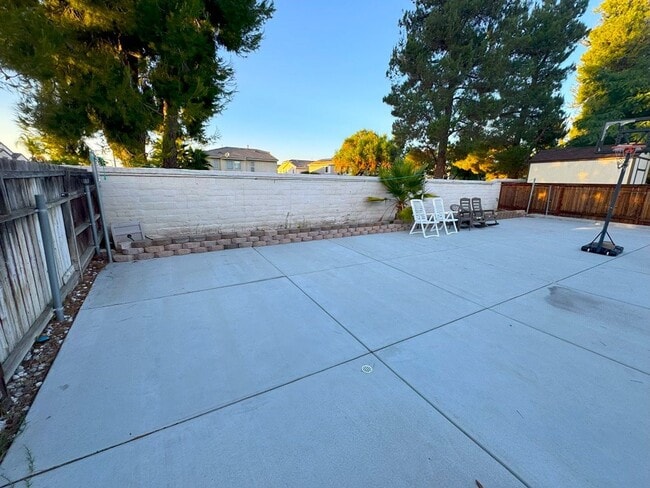 Building Photo - Beautiful Single Story House - OVERSIZED lot in the sought after Vail Ranch Community right in th...