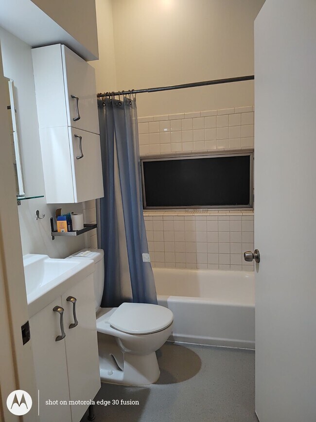 BATHROOM - 213 N Avenue 63