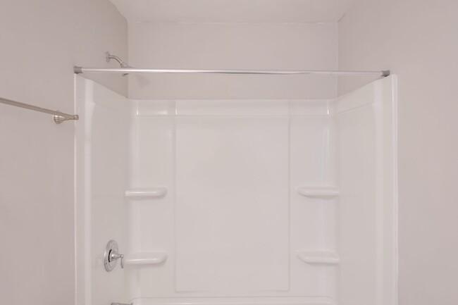 Building Photo - Comfortable 1 Bed, 1 Bath Second Floor Apartment Near Downtown Albany!