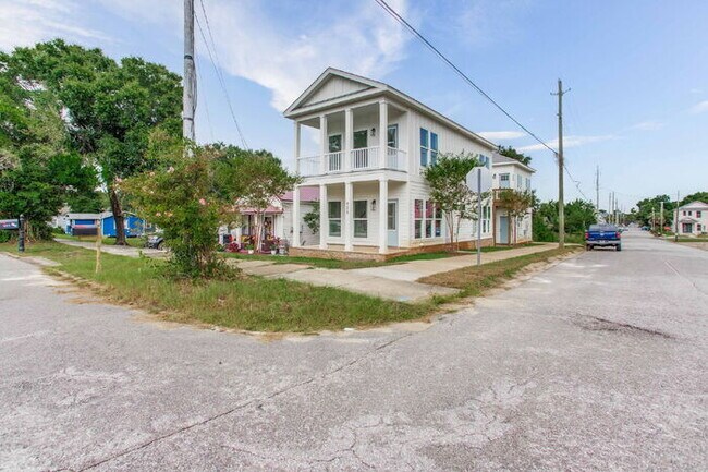 Building Photo - Build in 2025, 3 bed 3 bath near downtown!