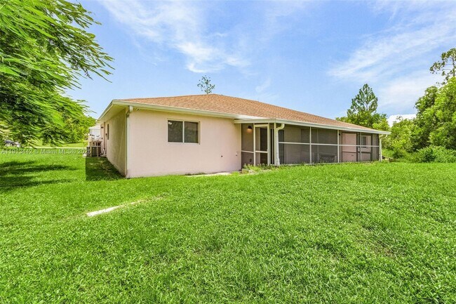 Building Photo - 2412 Millie Ave S