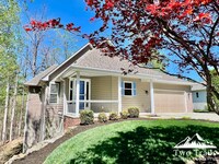 Building Photo - LUXURY MOUNTAIN LIVING IN GATED COMMUNITY
