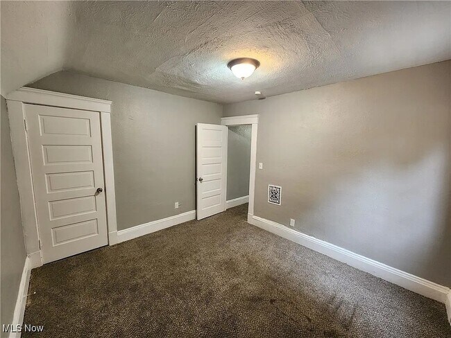 Building Photo - 1138 E 114th St
