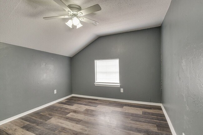 Building Photo - 4106 Mason Dr