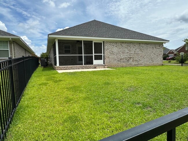 Building Photo - 2102 Eureka Way