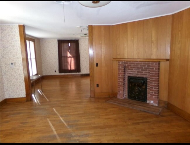 Building Photo - Beautiful 2 bed/1 bath bungalow for rent