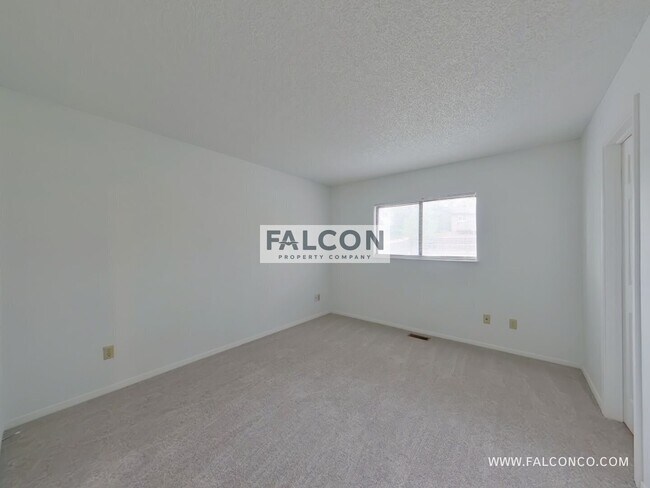 Building Photo - 2114 Shawnee Dr