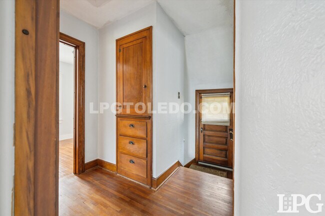 Building Photo - 2029 Berdan Ave