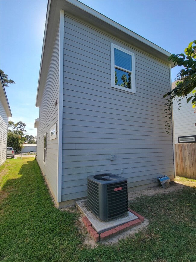 Building Photo - 16684 E Ivanhoe St