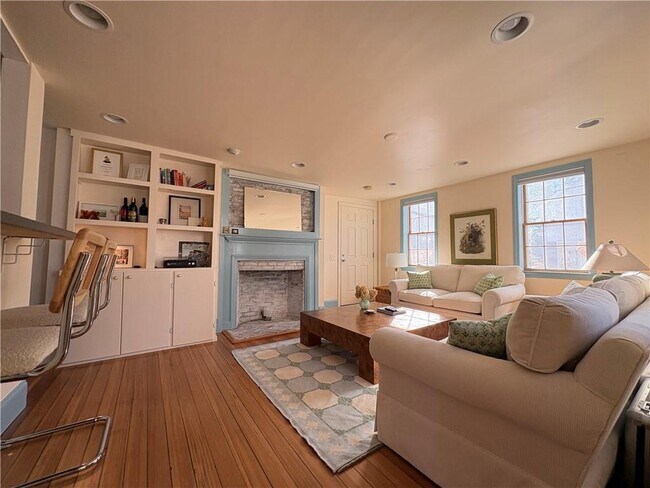 Building Photo - 22 Stockholm St